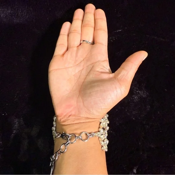 ✨ BCBGMAXAZRIA Crystal Hand Chain Bracelet – Statement Floral Design NWT - Picture 5 of 14